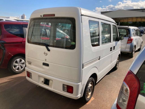 2014 Nissan NV100 Clipper DR64V[1]