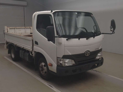 2017 Toyota Dyna Truck XZC605[2]