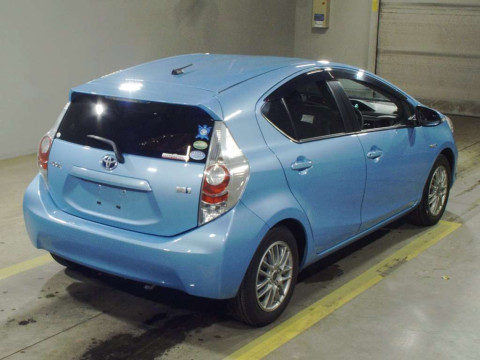 2013 Toyota Aqua NHP10[1]