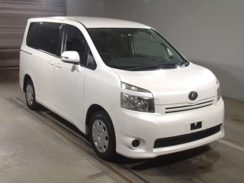 2009 Toyota Voxy ZRR70G[2]