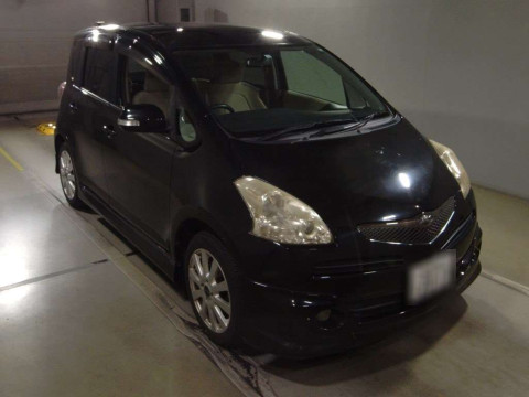 2010 Toyota Ractis SCP100[2]