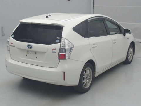 2012 Toyota Prius alpha ZVW41W[1]