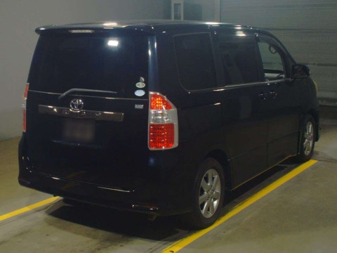 2007 Toyota Noah ZRR70W[1]