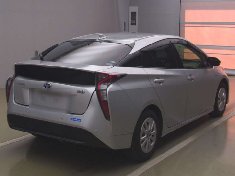 2017 Toyota Prius ZVW50[1]