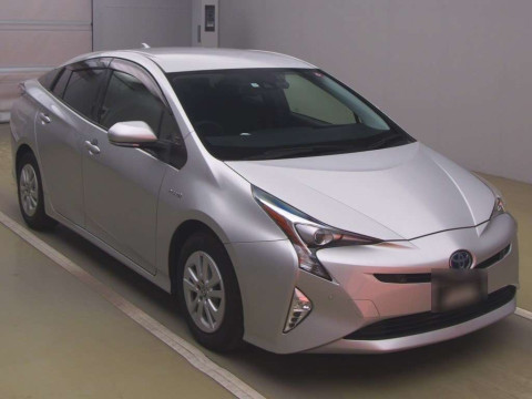 2017 Toyota Prius ZVW50[2]