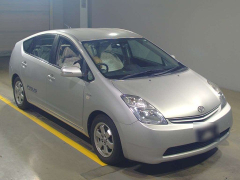 2010 Toyota Prius NHW20[2]