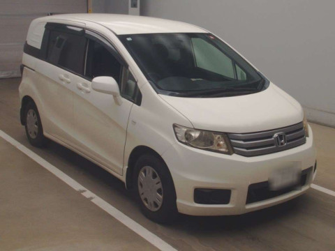 2010 Honda Freed Spike GB3[2]