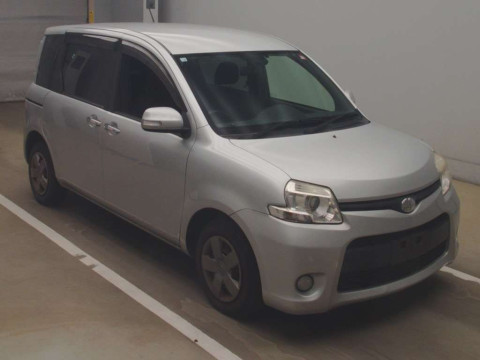 2012 Toyota Sienta NCP81G[2]