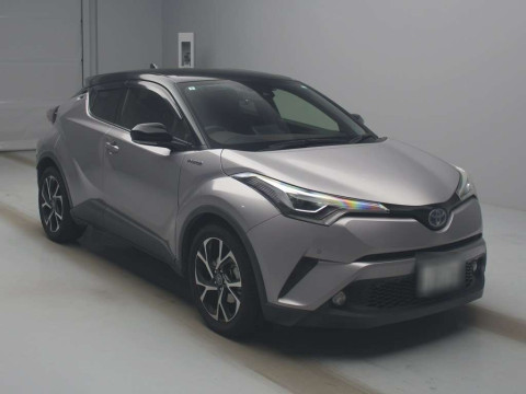 2017 Toyota C-HR ZYX10[2]