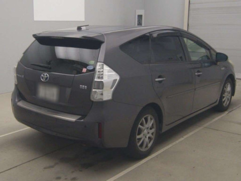 2014 Toyota Prius alpha ZVW40W[1]