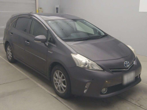 2014 Toyota Prius alpha ZVW40W[2]