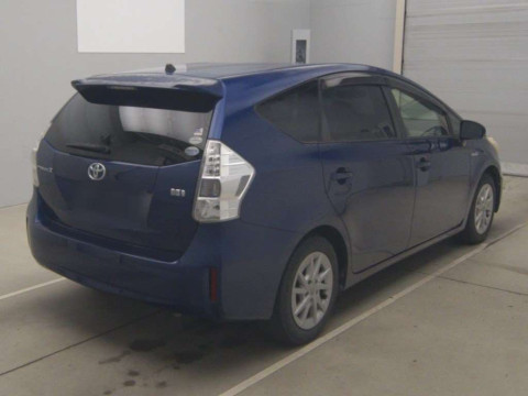 2012 Toyota Prius alpha ZVW41W[1]