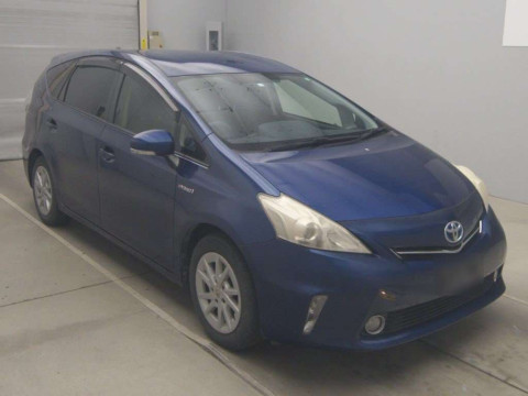 2012 Toyota Prius alpha ZVW41W[2]