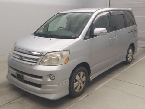 2005 Toyota Noah AZR60G[0]