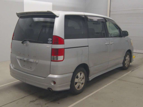 2005 Toyota Noah AZR60G[1]