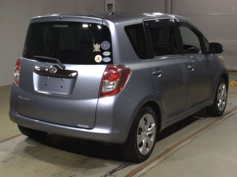 2010 Toyota Ractis SCP100[1]