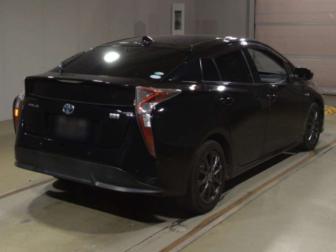 2016 Toyota Prius ZVW51[1]