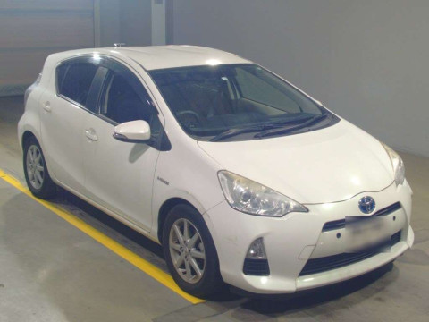 2012 Toyota Aqua NHP10[2]