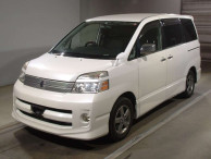 2005 Toyota Voxy