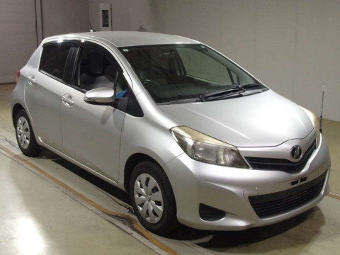 2011 Toyota Vitz NSP130[2]