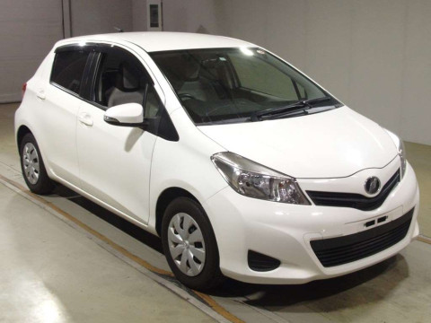 2013 Toyota Vitz NSP130[2]