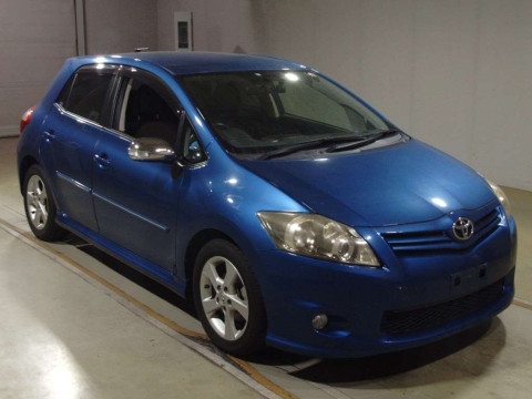 2011 Toyota Auris ZRE152H[2]