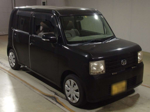 2010 Daihatsu Move Conte L575S[2]