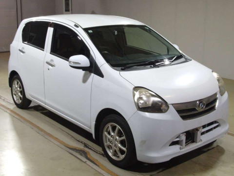 2011 Daihatsu Mira es LA300S[2]