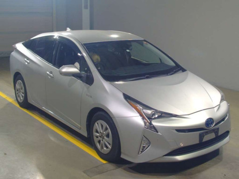 2017 Toyota Prius ZVW50[2]