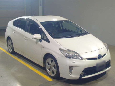 2013 Toyota Prius ZVW30[2]