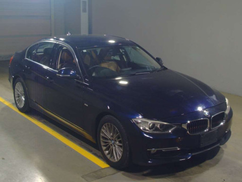 2013 BMW 3 Series 3D20[2]