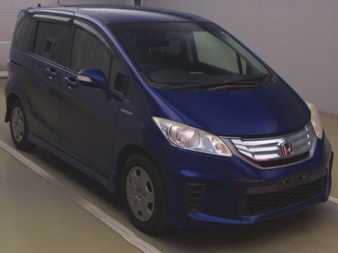 2013 Honda Freed hybrid GP3[2]