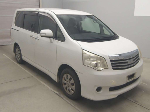 2012 Toyota Noah ZRR70G[2]