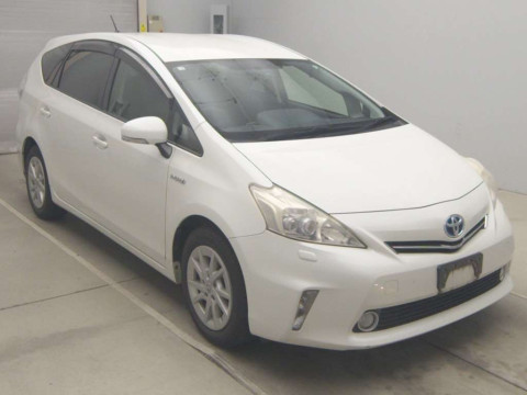 2012 Toyota Prius alpha ZVW41W[2]