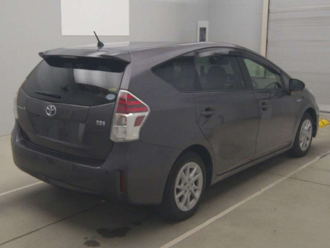 2018 Toyota Prius alpha ZVW41W[1]