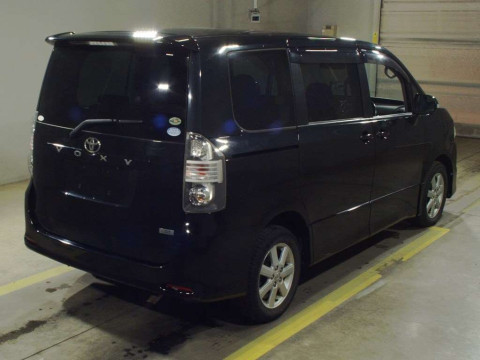 2007 Toyota Voxy ZRR75W[1]