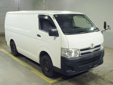 2013 Toyota Regiusace Van KDH206V[2]