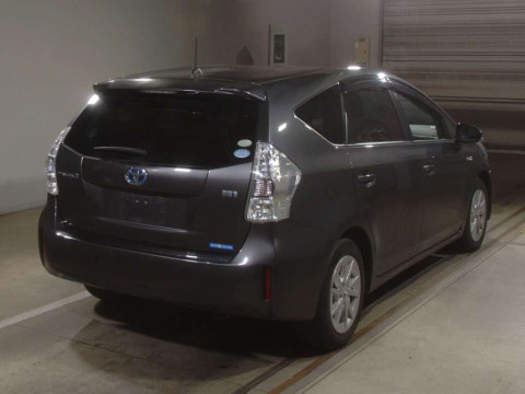 2012 Toyota Prius alpha ZVW41W[1]