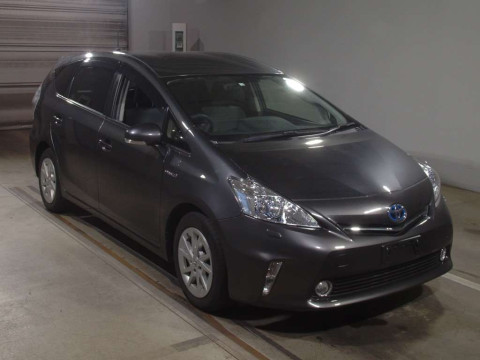 2012 Toyota Prius alpha ZVW41W[2]