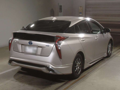 2016 Toyota Prius ZVW50[1]