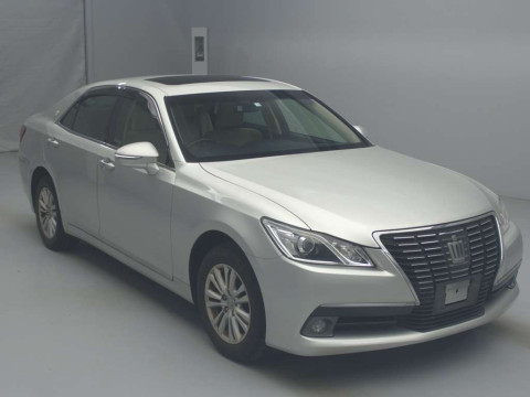 2013 Toyota Crown GRS211[2]