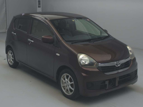 2013 Toyota Pixis Epoch LA300A[2]