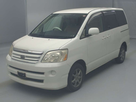 2004 Toyota Noah AZR65G[0]