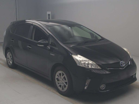 2014 Toyota Prius alpha ZVW40W[2]