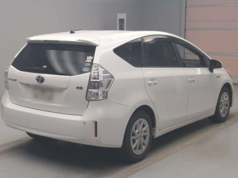 2012 Toyota Prius alpha ZVW41W[1]