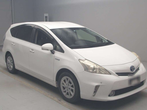 2012 Toyota Prius alpha ZVW41W[2]