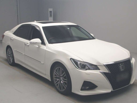 2016 Toyota Crown GRS214[2]