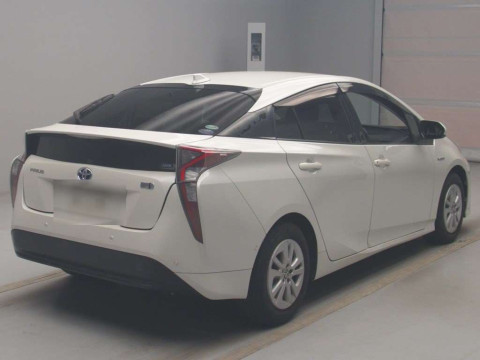 2017 Toyota Prius ZVW50[1]