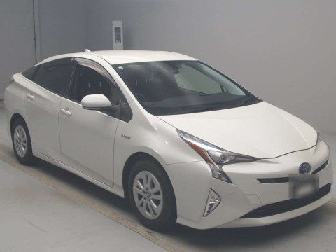 2017 Toyota Prius ZVW50[2]