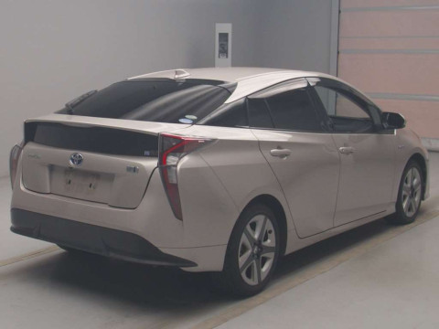 2016 Toyota Prius ZVW50[1]